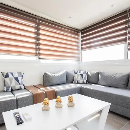 Апартаменты Suggrou Terrace #8 *